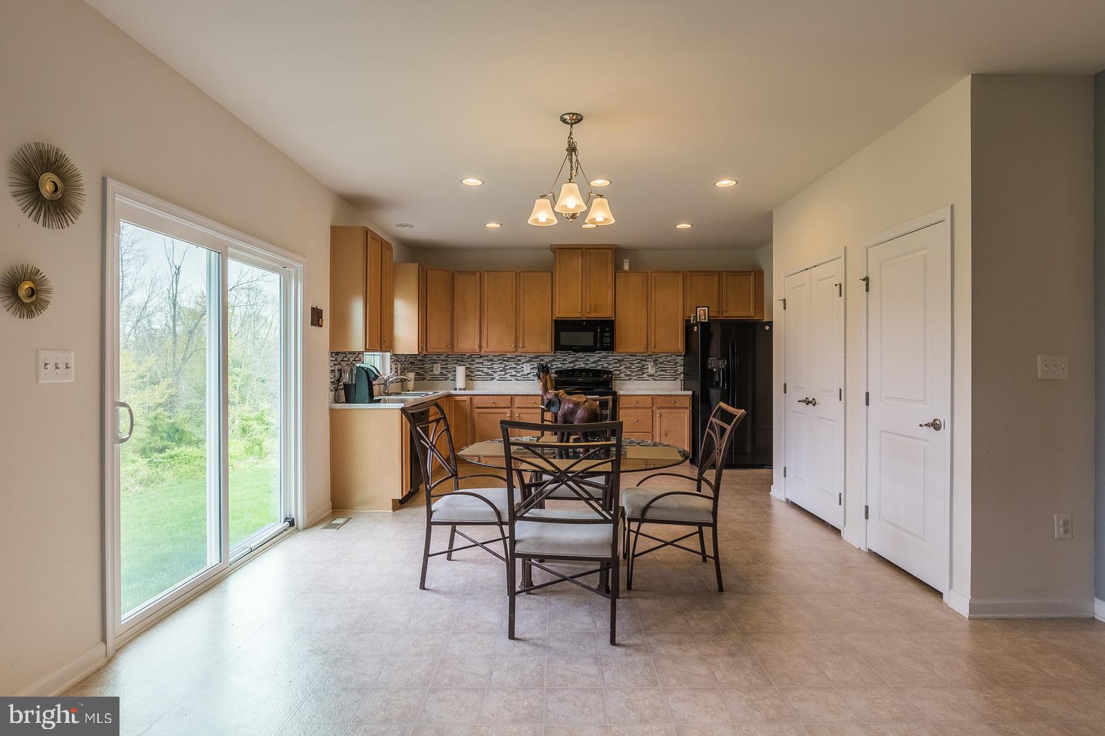 15045 North Ridge Boulevard Culpeper, VA 22701 - Photo 7 of 35 Eat-in Kit w/SGD to Back Yard, easy-care vinyl flr