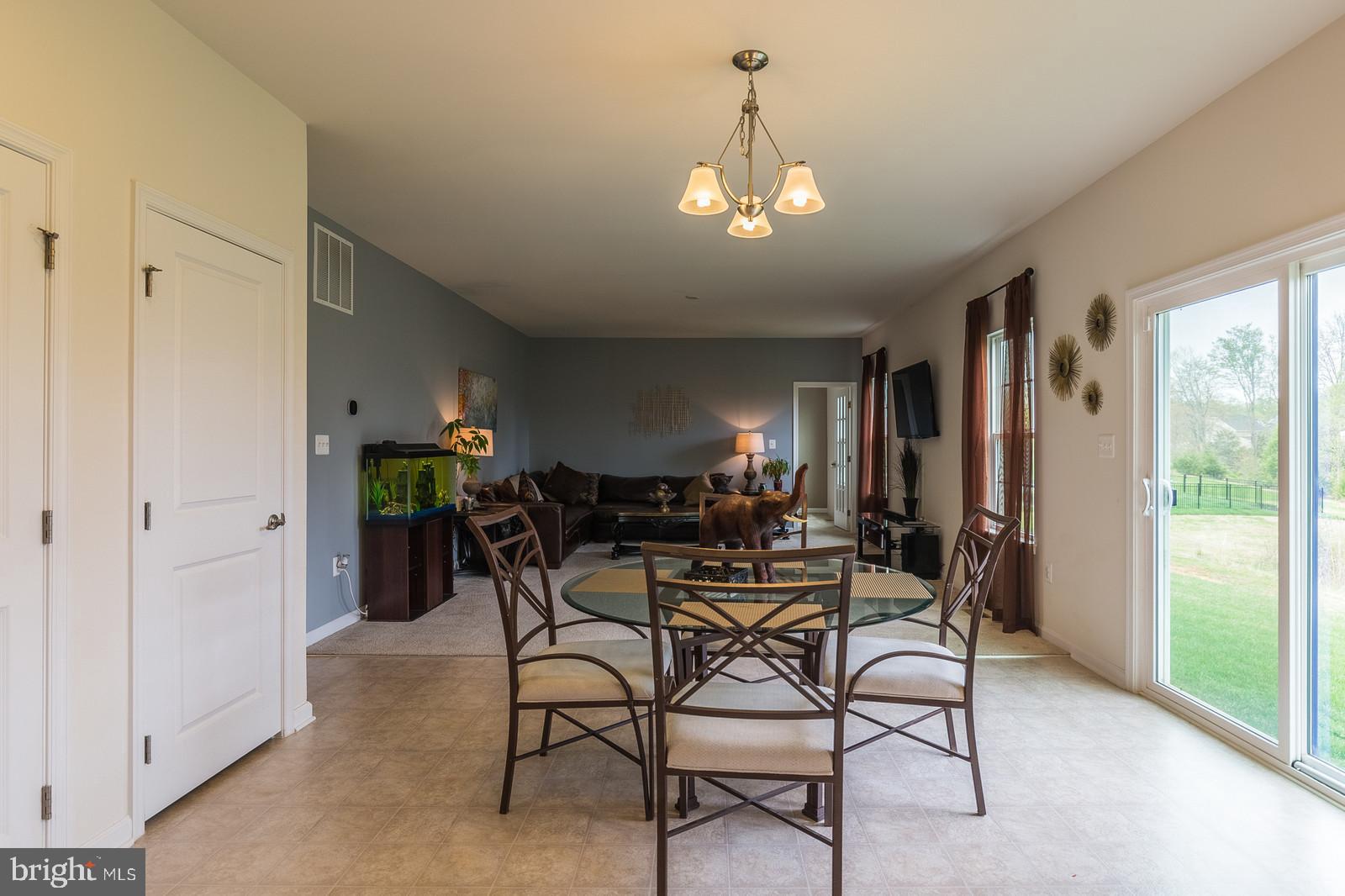 15045 North Ridge Boulevard Culpeper, VA 22701 - Photo 9 of 35 Family Room-Kitchen Combo