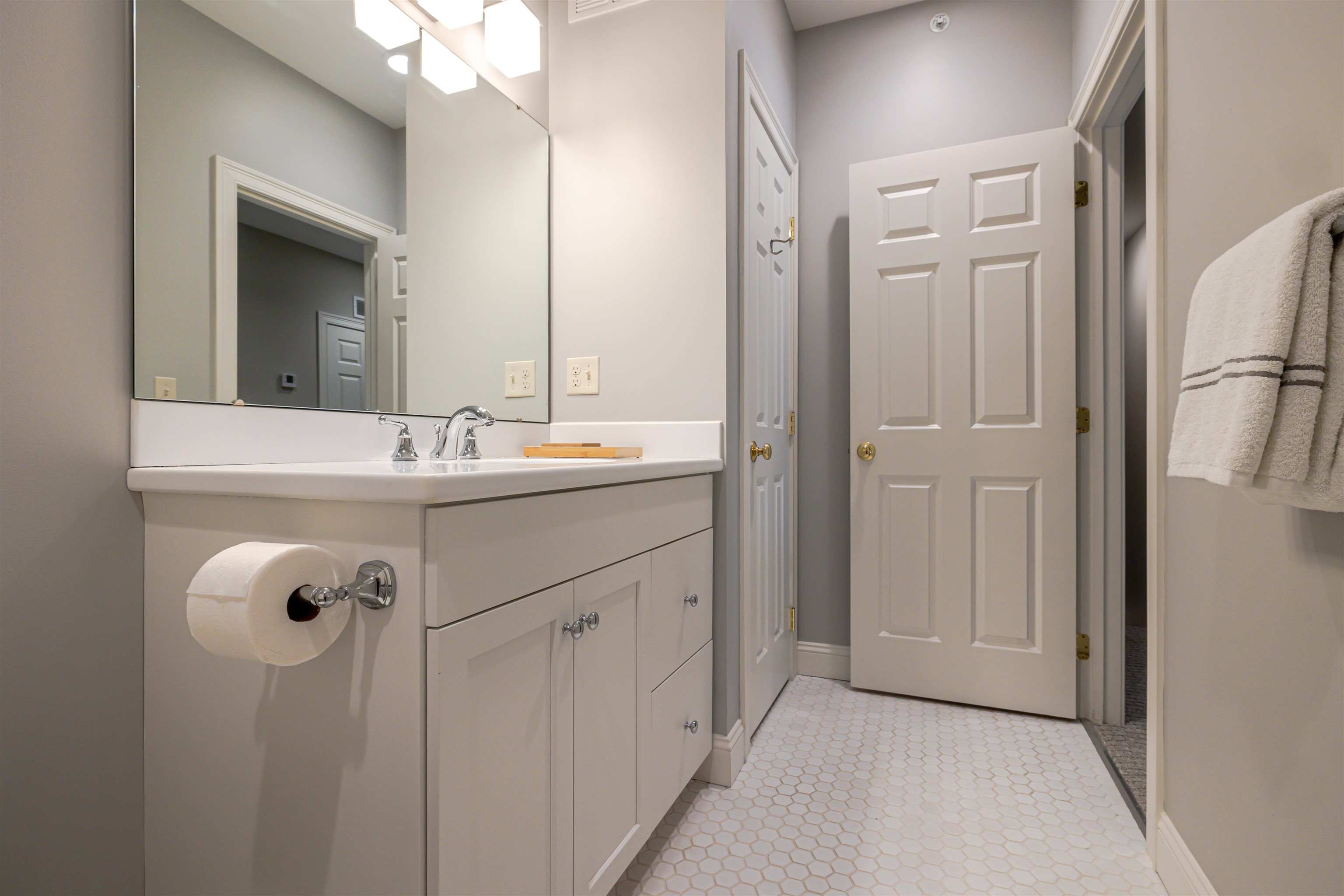 54 Pleasant Street, Unit 7 Concord, NH 03301 - Photo 23 of 60