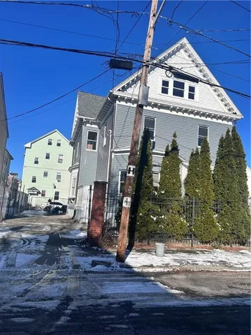$2,100 | 181 Reynolds Avenue, Unit 1, Providence, RI 02905