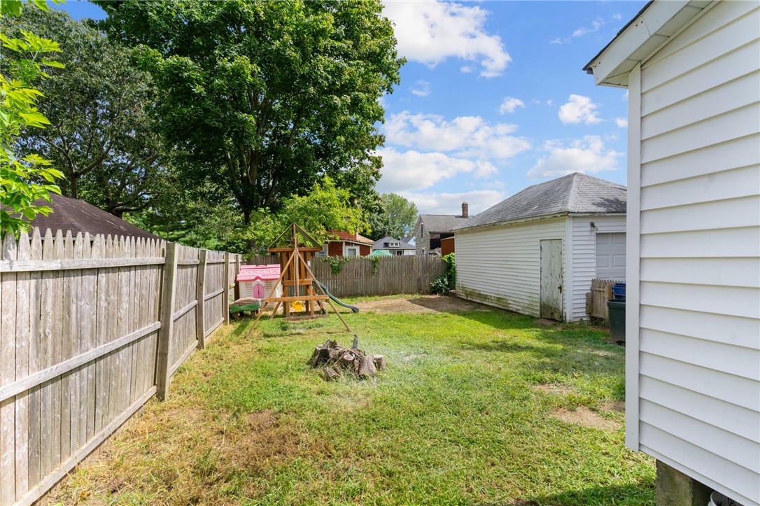 22 Powhatan Street Warwick, RI 02889 - Photo 2 of 44 Gallery Image 2
