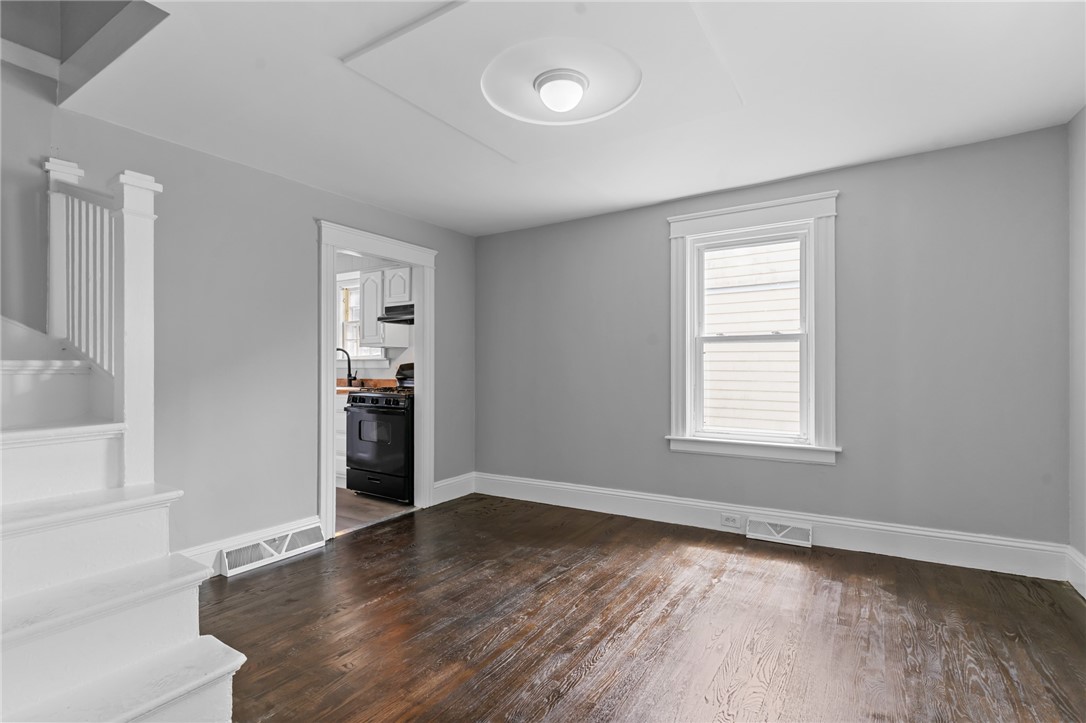22 Powhatan Street Warwick, RI 02889 - Photo 4 of 44 Gallery Image 4