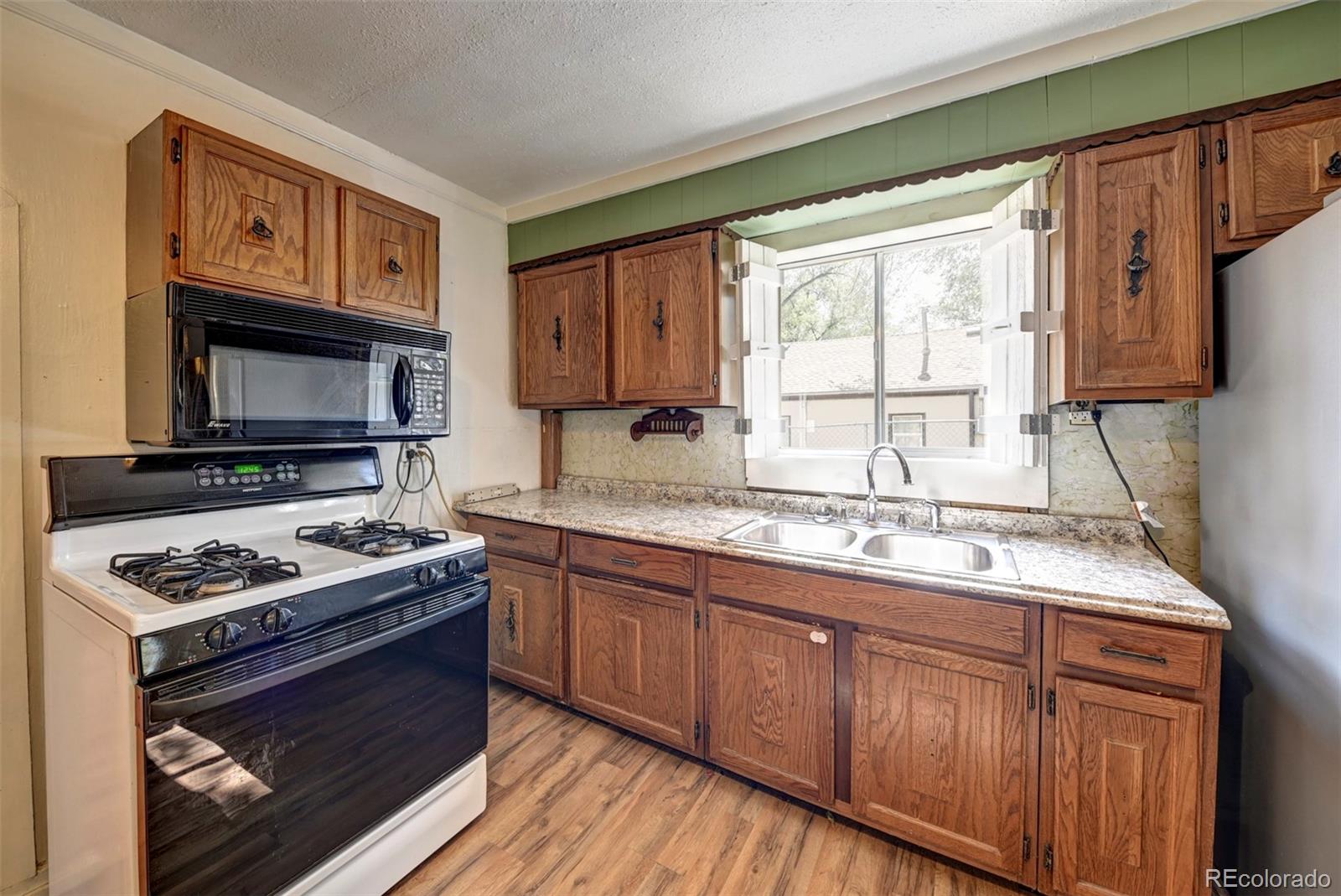 522 Prairie Road Colorado Springs, CO 80909 - Photo 11 of 29