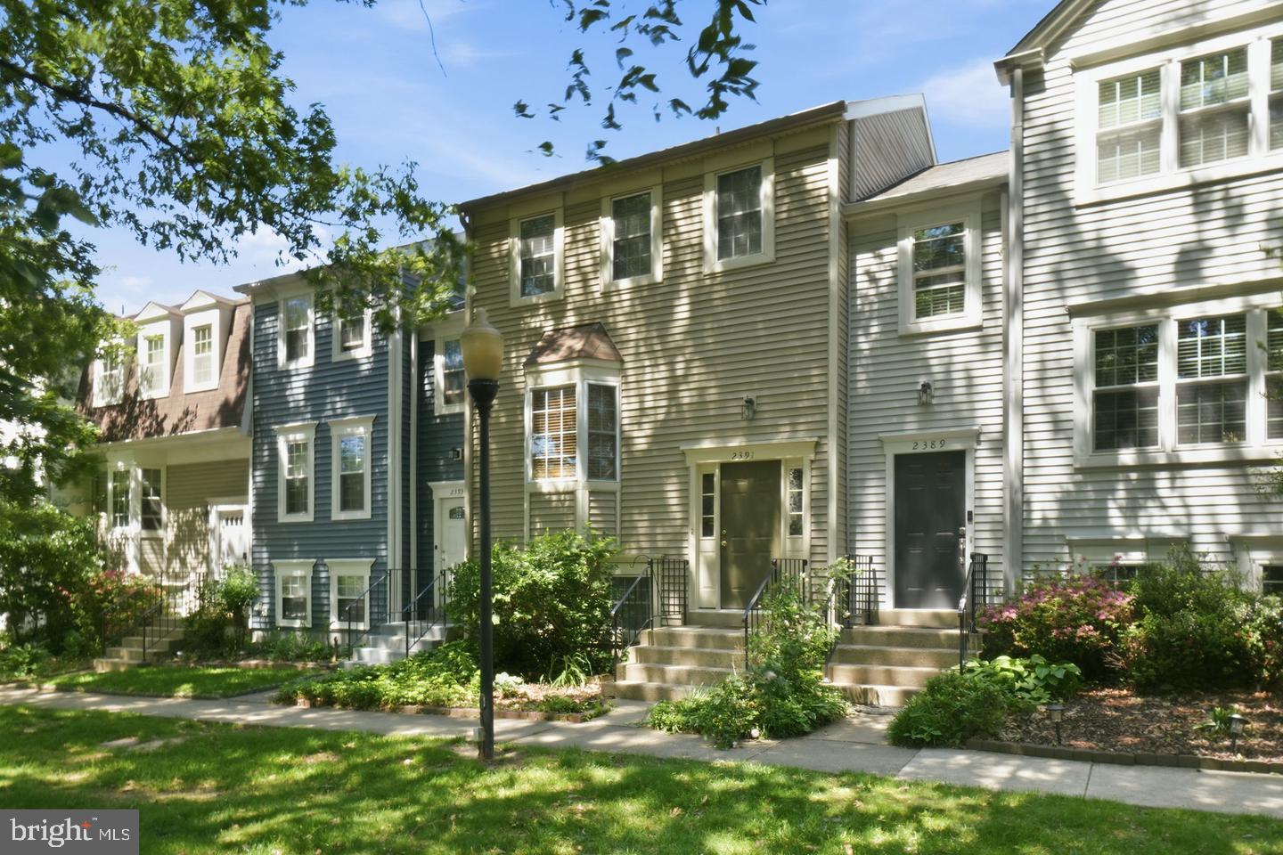 2391 Hunters Square Court Reston, VA 20191 - Photo 2 of 25