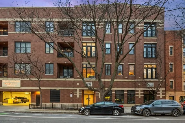 $525,000 | 4814 North Damen Avenue, Unit 209, Chicago, IL 60625