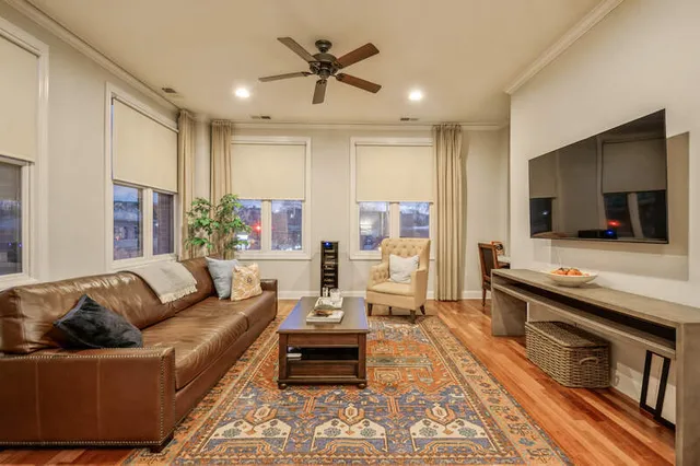 $525,000 | 4814 North Damen Avenue, Unit 209, Chicago, IL 60625