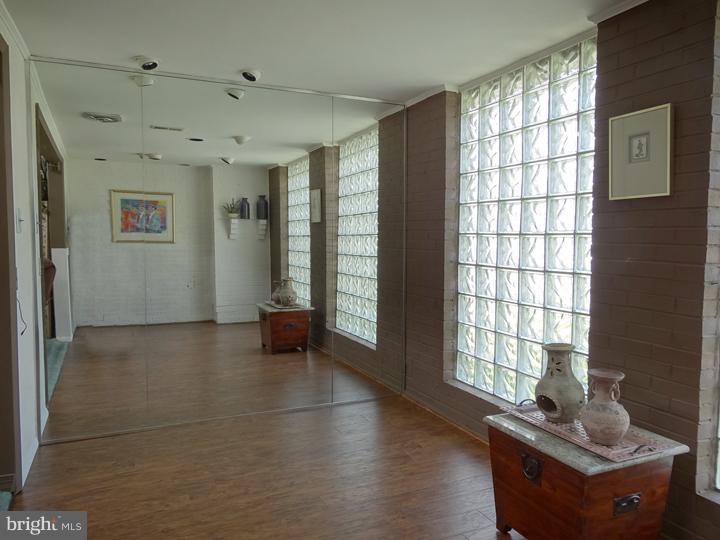5898 Tibby Road Bensalem, PA 19020 - Photo 10 of 25 Office / Study