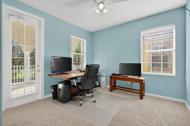 a view of livingroom with furniture