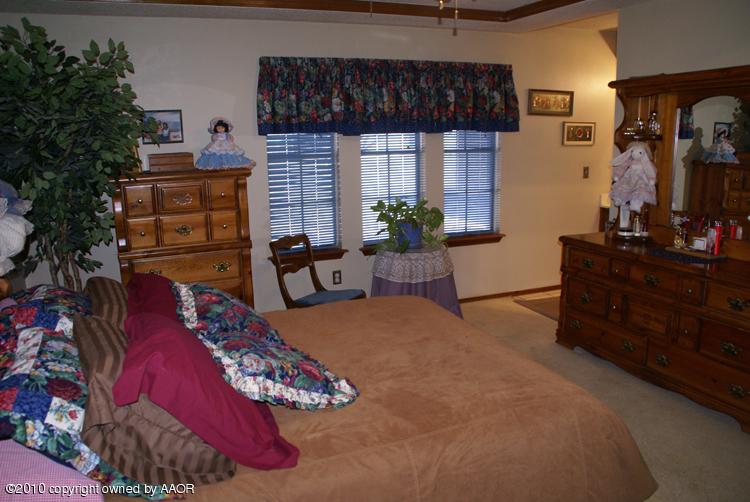 6612 Falcon Road Amarillo, TX 79109 - Photo 4 of 15 Master bedroom 2