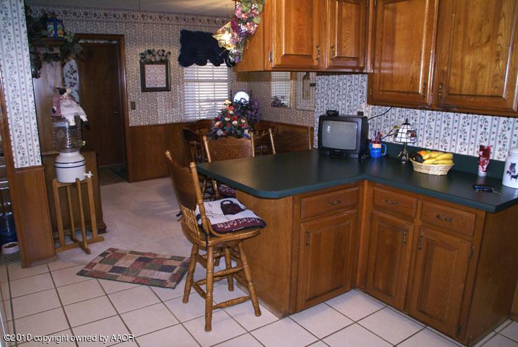 6612 Falcon Road Amarillo, TX 79109 - Photo 6 of 15 Kitchen 2