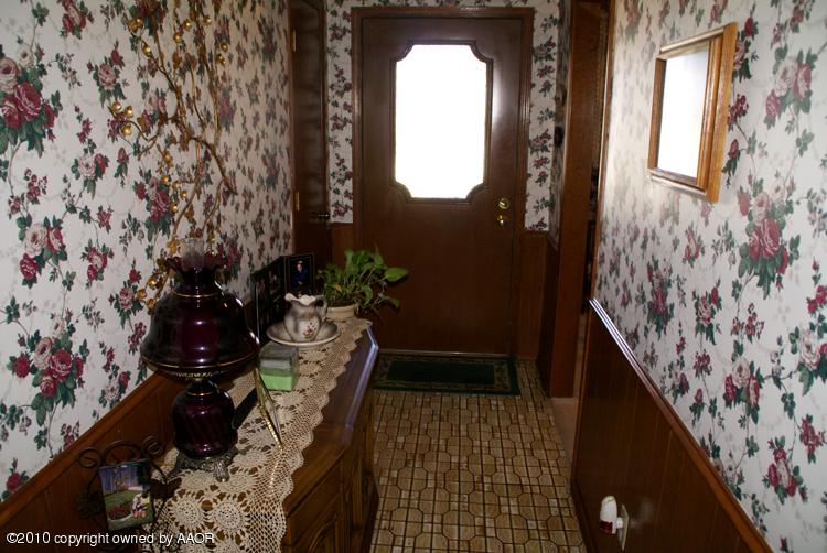 6612 Falcon Road Amarillo, TX 79109 - Photo 8 of 15 Entry