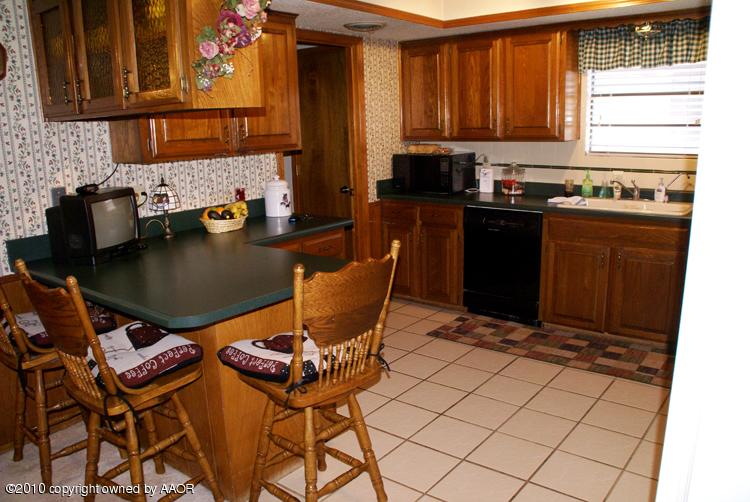6612 Falcon Road Amarillo, TX 79109 - Photo 9 of 15 Kitchen 3