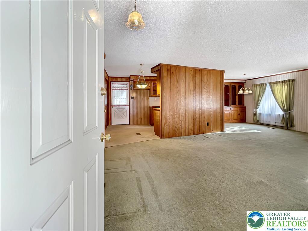 3406 Church Road Easton, PA 18045 - Photo 10 of 39 Entry way