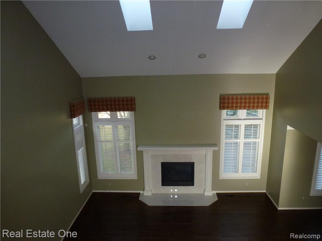4139 Barnes Court Rochester, MI 48306 - Photo 6 of 29 Wood Floors and Skylights in GR