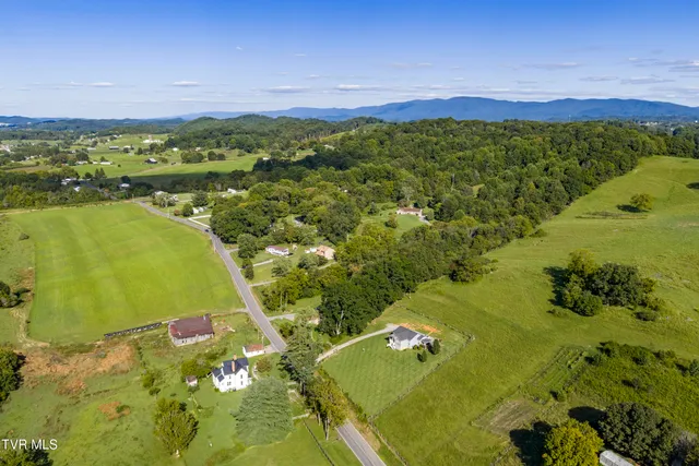 $339,999 | 3039 Rocky Springs Road, Piney Flats, TN 37686