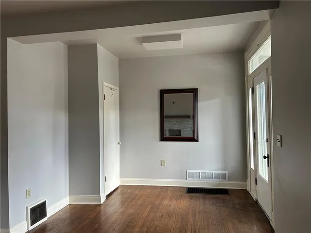 $1,300 | 217 Arthur Street, Unit 1, Zelienople, PA 16063