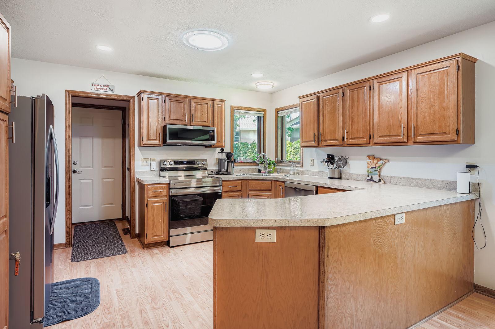 1710 Valley Ridge Trail South Chanhassen, MN 55317 - Photo 9 of 24 Gallery Image 9