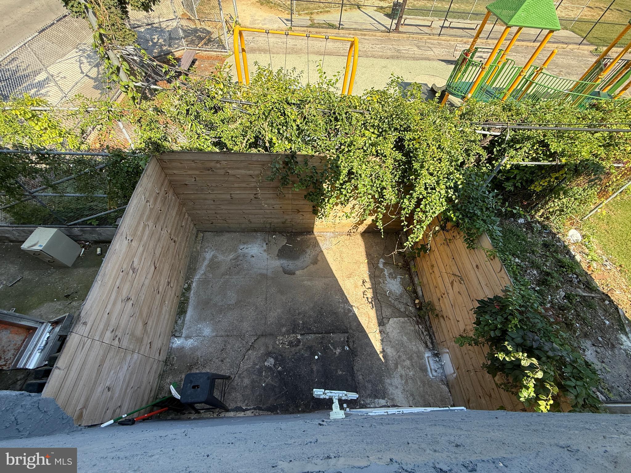 2943 Wharton Street Philadelphia, PA 19146 - Photo 31 of 36 a view of outdoor space and yard