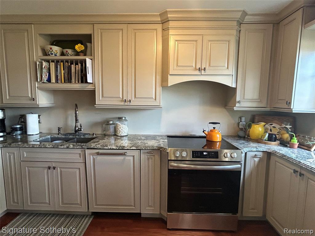 2350 West 14 Mile Road, Unit 2 Royal Oak, MI 48073 - Photo 3 of 15 Gallery Image 3