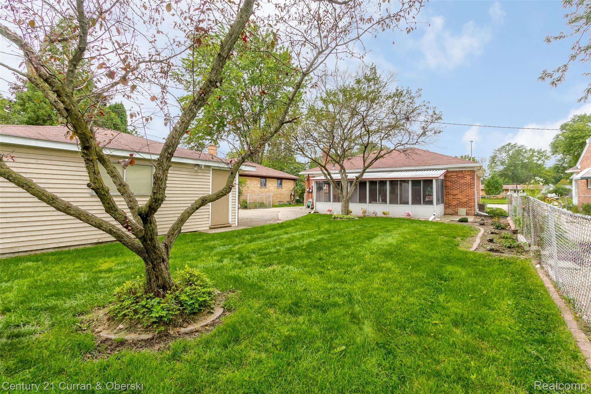 9048 Merriman Road Livonia, MI 48150 - Photo 27 of 35 27.jpg