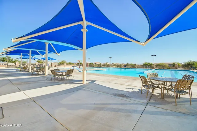 a view of an outdoor space