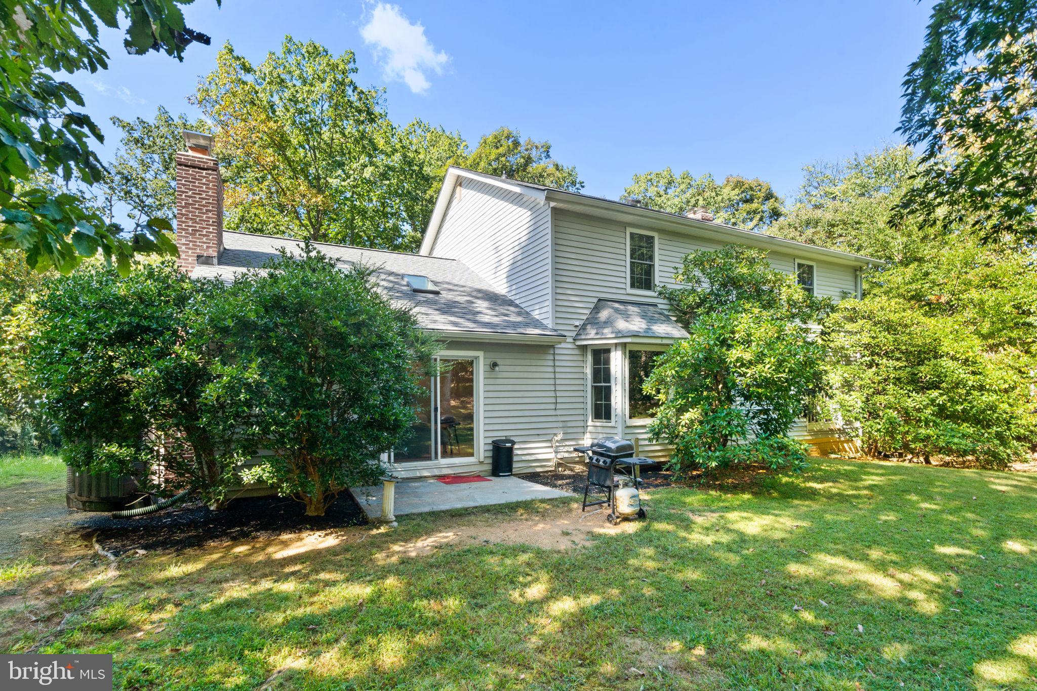 7255 Auburn Mill Road Warrenton, VA 20187 - Photo 53 of 58 a backyard of a house with table and chairs