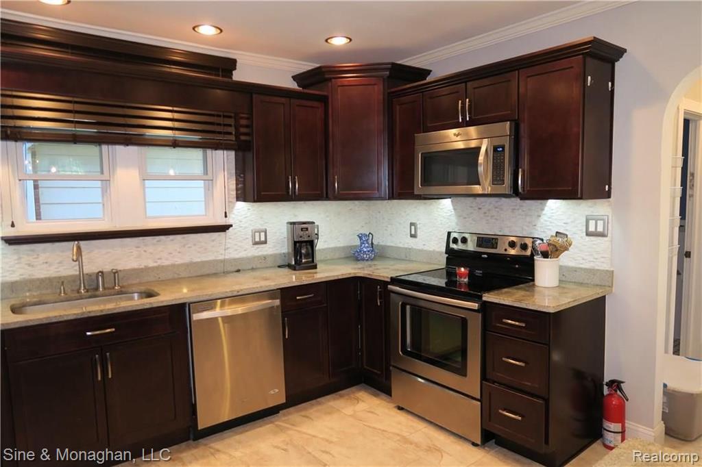 243 McMillan Road Grosse Pointe Farms, MI 48236 - Photo 6 of 27