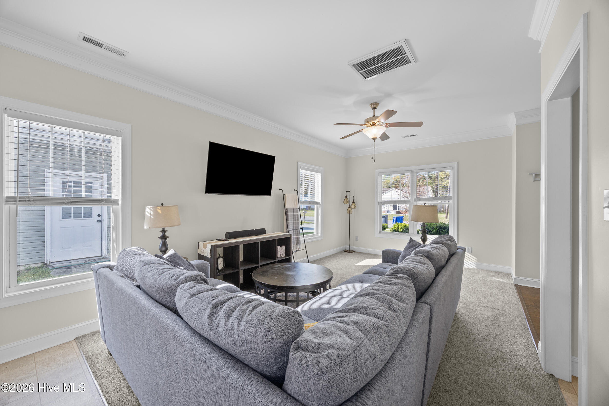 116 Thompson Street Jacksonville, NC 28540 - Photo 6 of 35 Living Room