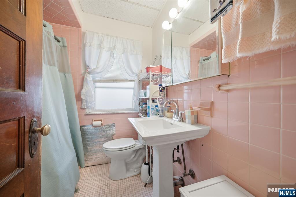 228 Duane Street Orange, NJ 07050 - Photo 20 of 42