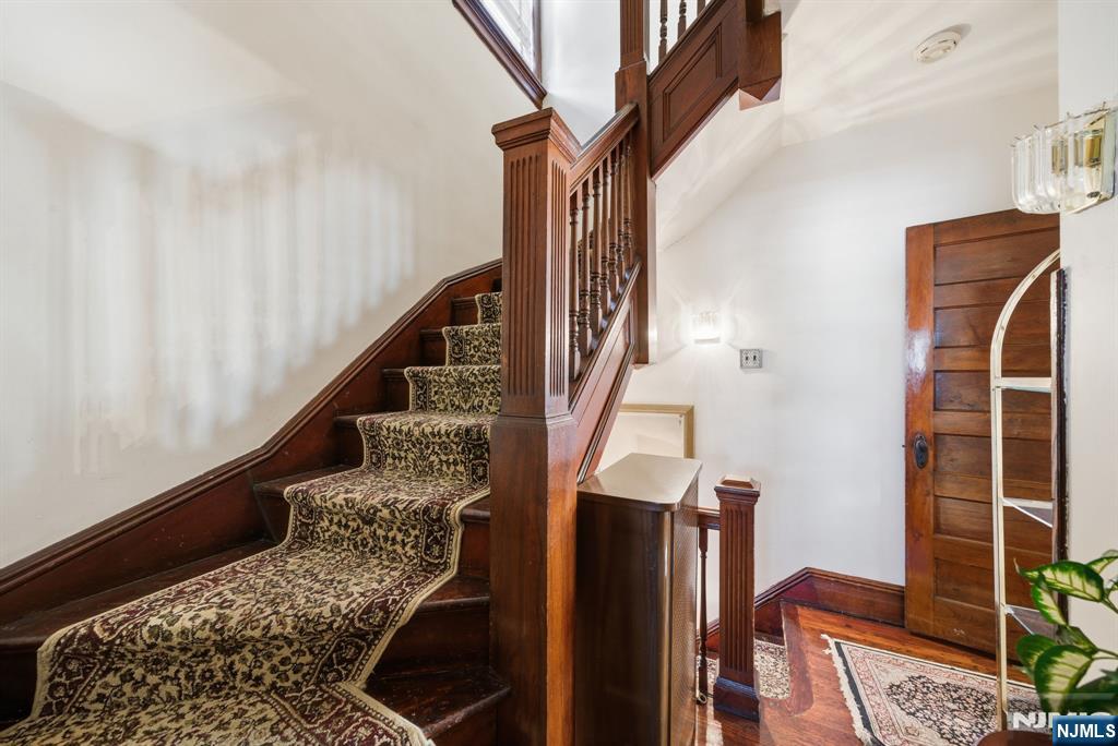 228 Duane Street Orange, NJ 07050 - Photo 8 of 42