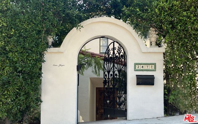 a view of a bird door of the house