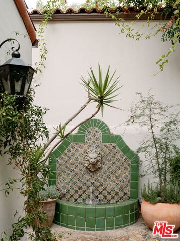 a view of entryway and hall