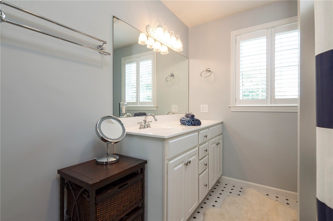 193 Crestwood Road Warwick, RI 02886 - Photo 25 of 40