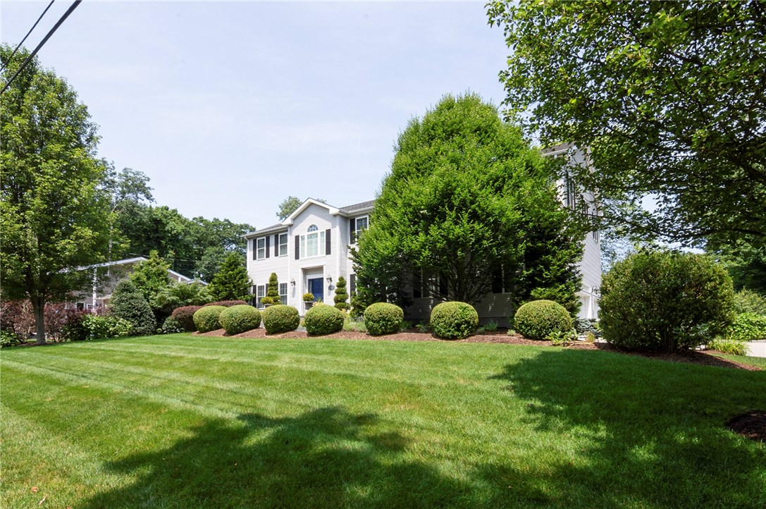 193 Crestwood Road Warwick, RI 02886 - Photo 3 of 40