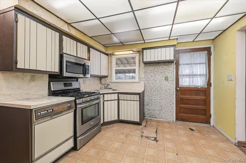 $599,000 | 158 Burns Avenue, Hicksville, NY 11801