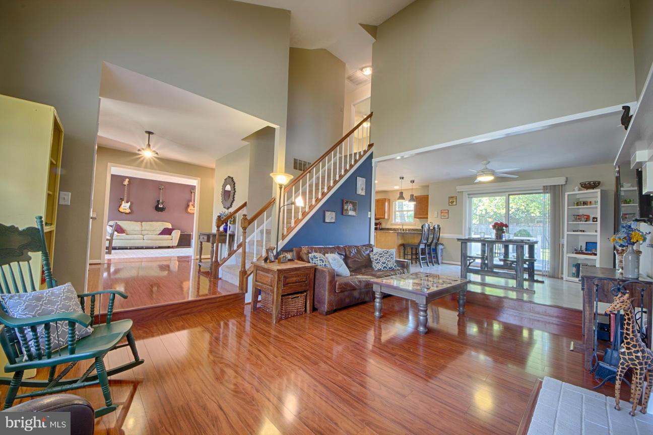 317 Silver Ridge Drive Sterling, VA 20164 - Photo 6 of 26 Family Room