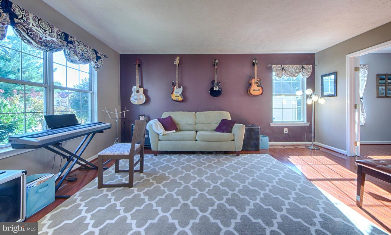 317 Silver Ridge Drive Sterling, VA 20164 - Photo 10 of 26 Living Room