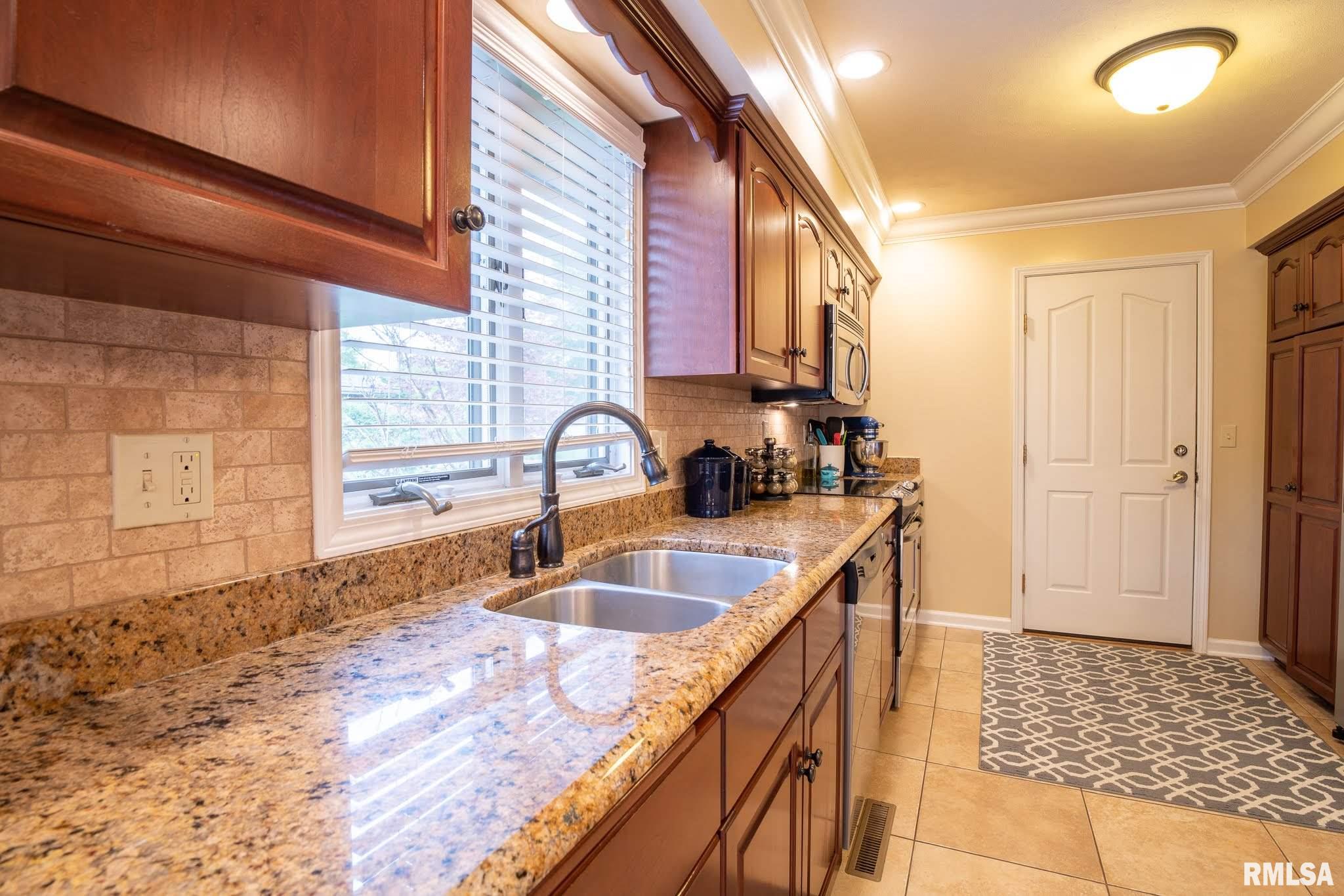 10 Forestview Road Morton, IL 61550 - Photo 18 of 48 Gallery Image 18