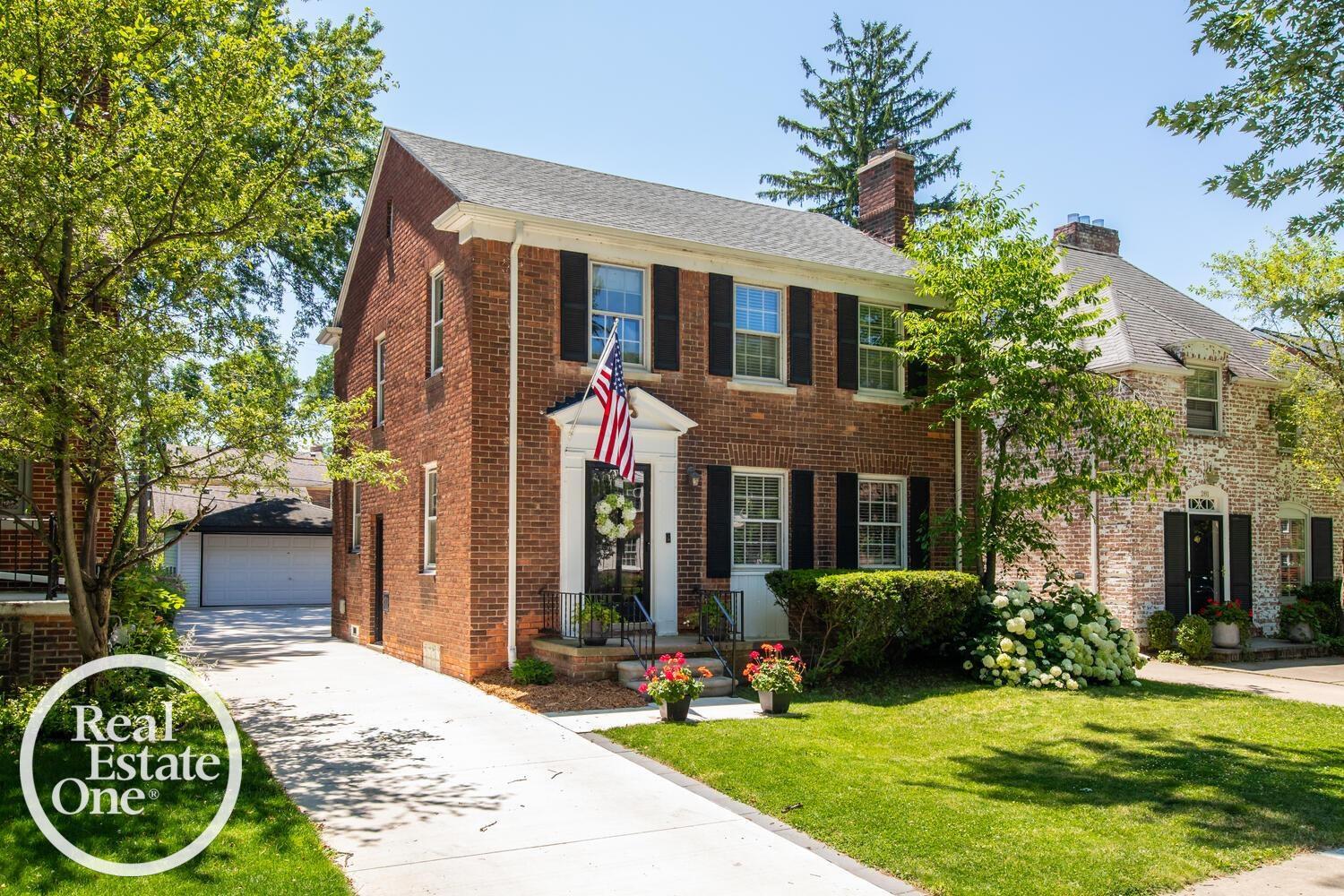 279 Merriweather Road Grosse Pointe Farms, MI 48236 - Photo 3 of 32