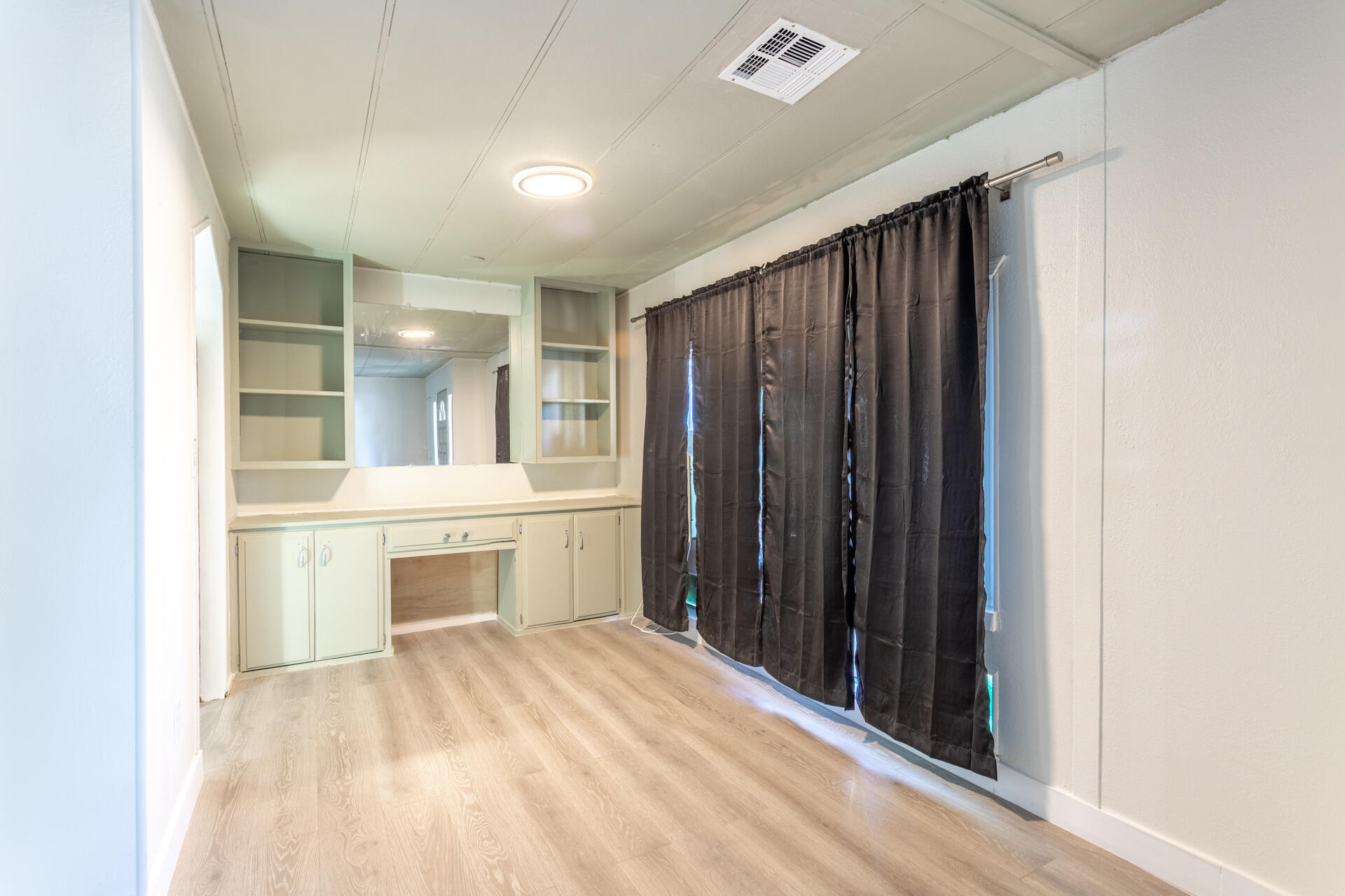 11037 Erickson Way, Unit 76 Redding, CA 96003 - Photo 5 of 13 a bathroom with a sink and a mirror