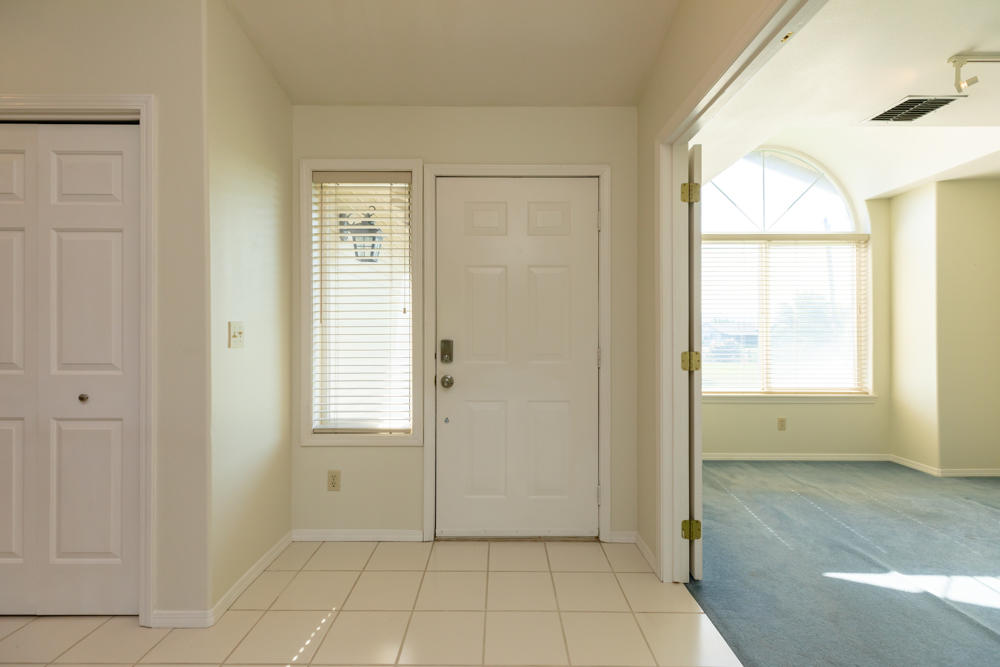 8906 Rockinghorse Lane Klamath Falls, OR 97603 - Photo 10 of 32 Entry