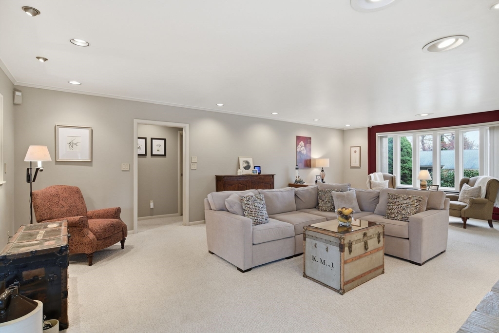 31 Briarcliff Road Longmeadow, MA 01106 - Photo 5 of 42 Gallery Image 5