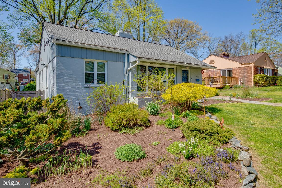 9106 Walden Road Silver Spring, MD 20901 - Photo 3 of 37