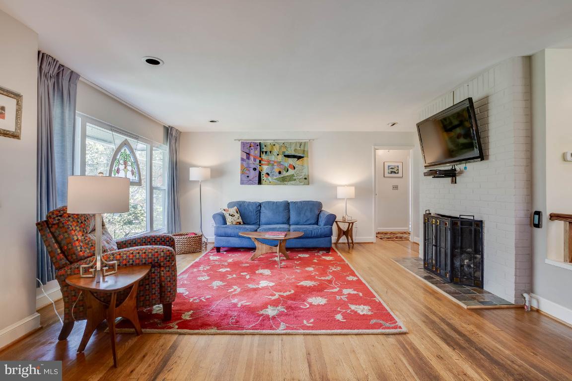 9106 Walden Road Silver Spring, MD 20901 - Photo 4 of 37