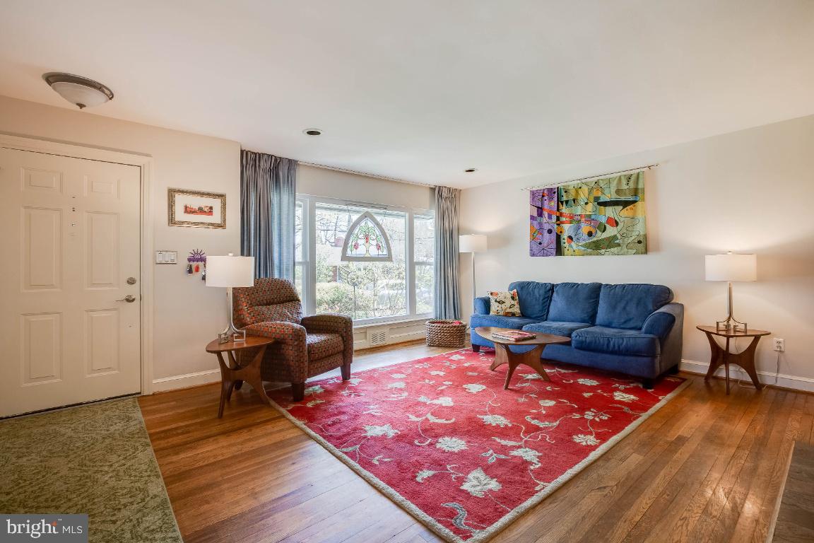 9106 Walden Road Silver Spring, MD 20901 - Photo 5 of 37