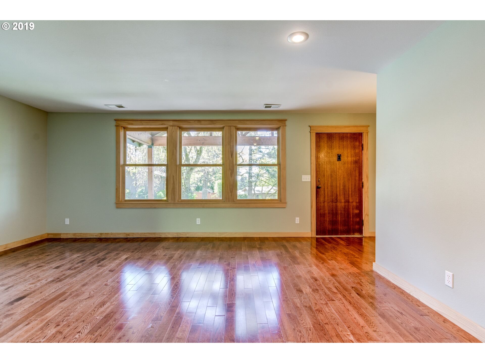 6411 Southwest Alfred Street Portland, OR 97219 - Photo 4 of 25 Gallery Image 4