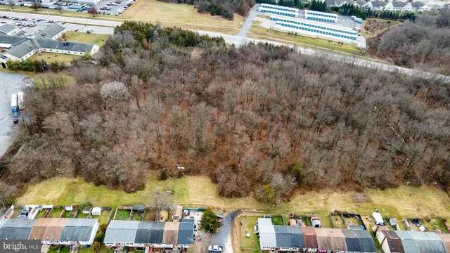 a view of residential houses with yard and mountain view in back
