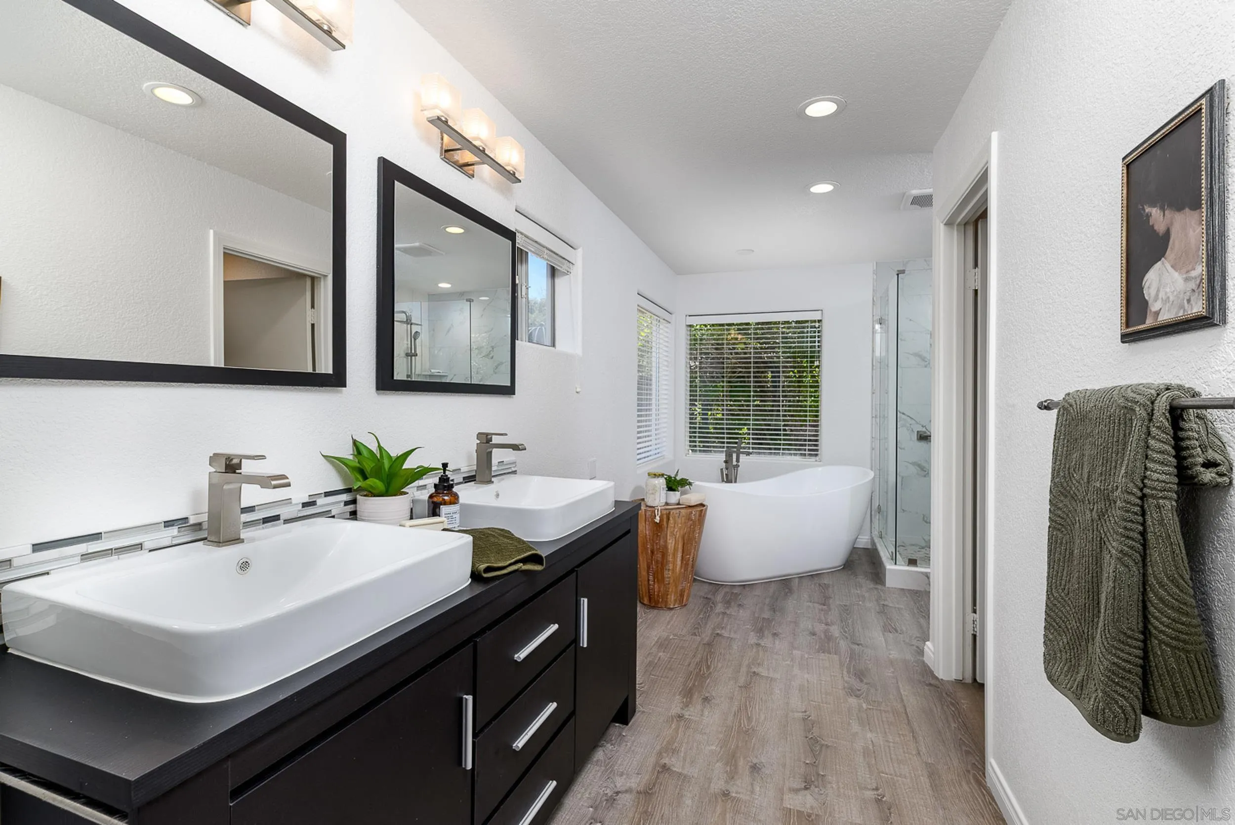 1577 Oak Land Road Julian, CA 92036 - Photo 32 of 73 En Suite bathroom with dual vanities, large soaking tub, walk-in shower, water closet and walk-in closet
