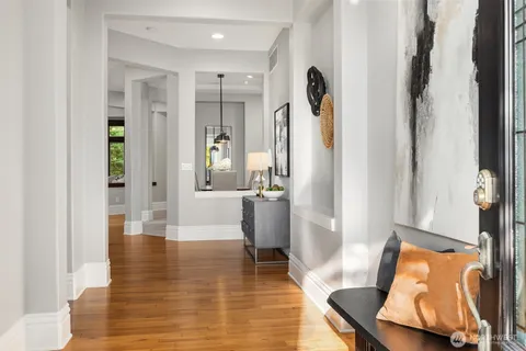 $2,500,000 | 2989 Northeast Davis Loop, Issaquah, WA 98029