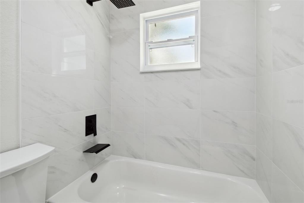 3414 Lindsey Street Dover, FL 33527 - Photo 41 of 45 a bathroom with a bathtub